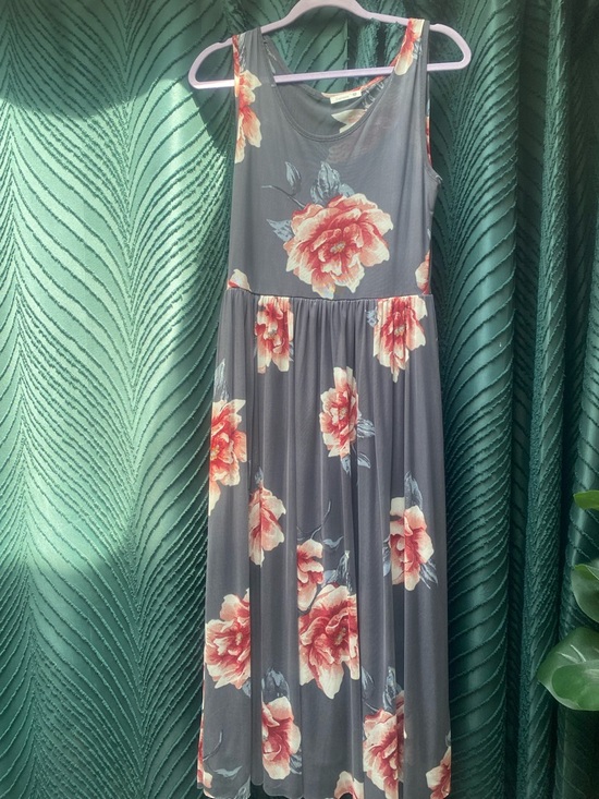 Soprano Dresses & Skirts - Soprano Floral Maxi Dress in Gray with Pink Accents